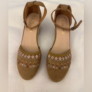 Tan Embroidered Espadrilles Wedge Sandals. Size 8